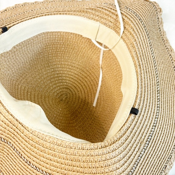 Women’s Summer Flower straw hat wide brim with adjustable tie! Beautiful